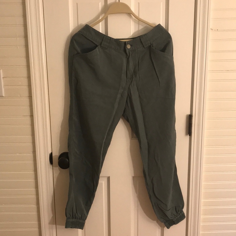 Patagonia long, green pants